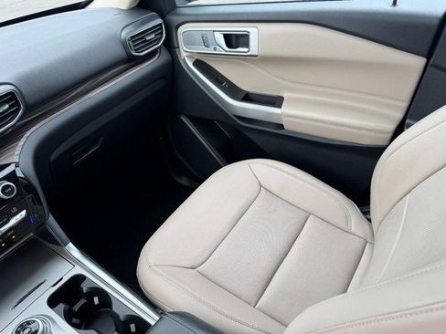 Used 2021 Ford Explorer Limited w/ Equipment Group 301A image 11