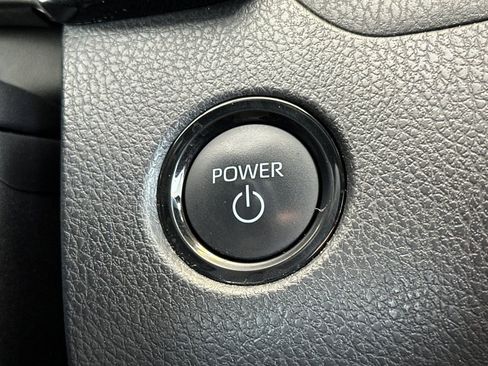 Used 2025 Toyota Camry SE image 21