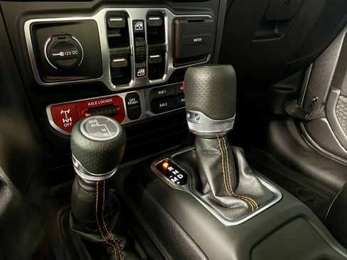 Certified 2023 Jeep Gladiator Mojave w/ LED Lighting Group AWD/4WD image 19