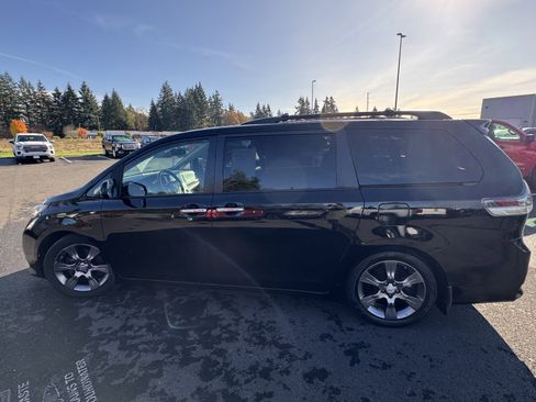 Used 2015 Toyota Sienna SE image 7
