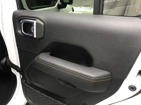 Used 2022 Jeep Wrangler Unlimited Sahara AWD/4WD image 20