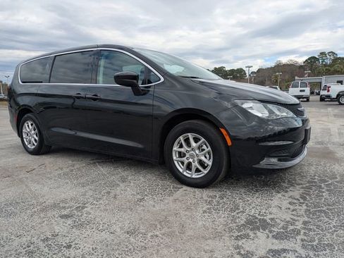 Used 2023 Chrysler Voyager LX image 1