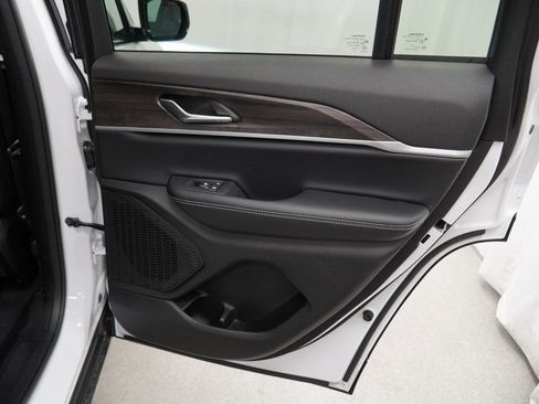 New 2026 Jeep Grand Cherokee Altitude image 33