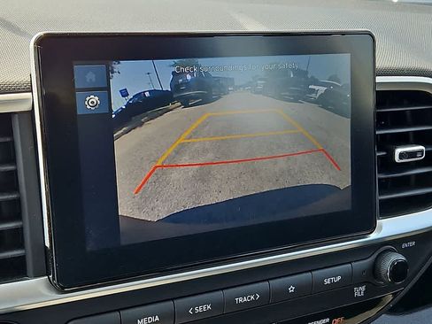 Used 2025 Hyundai Venue SE FWD image 17