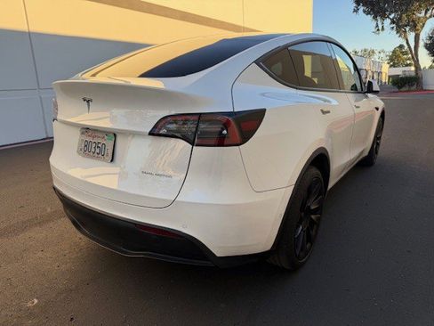 Used 2022 Tesla Model Y Long Range image 3