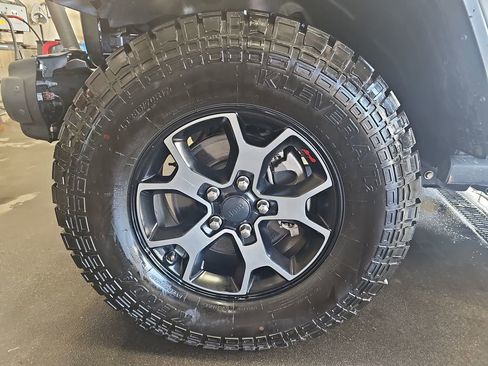 Used 2018 Jeep Wrangler Unlimited Rubicon AWD/4WD image 34