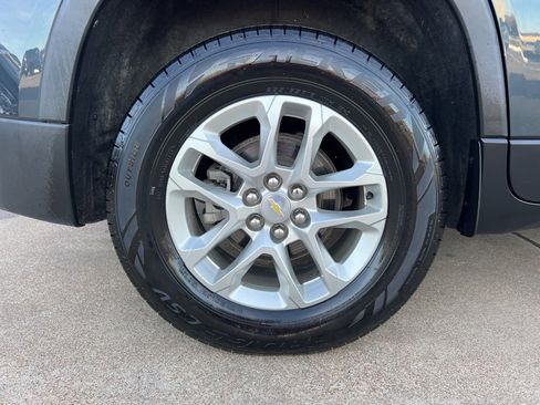 Used 2021 Chevrolet Traverse LT image 15