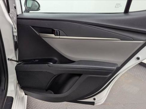 Used 2025 Toyota Camry SE FWD image 19