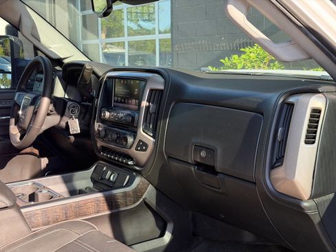 Used 2016 GMC Sierra 2500 Denali w/ Duramax Plus Package AWD/4WD image 22