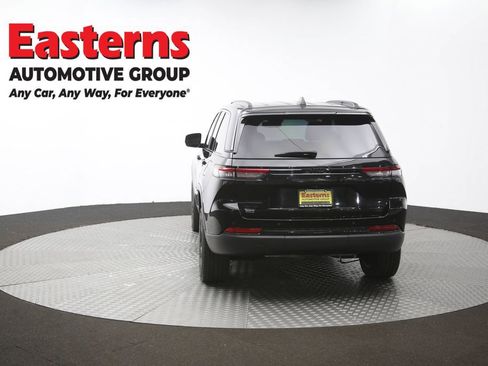 Used 2023 Jeep Grand Cherokee Limited w/ Black Appearance Package AWD/4WD image 37