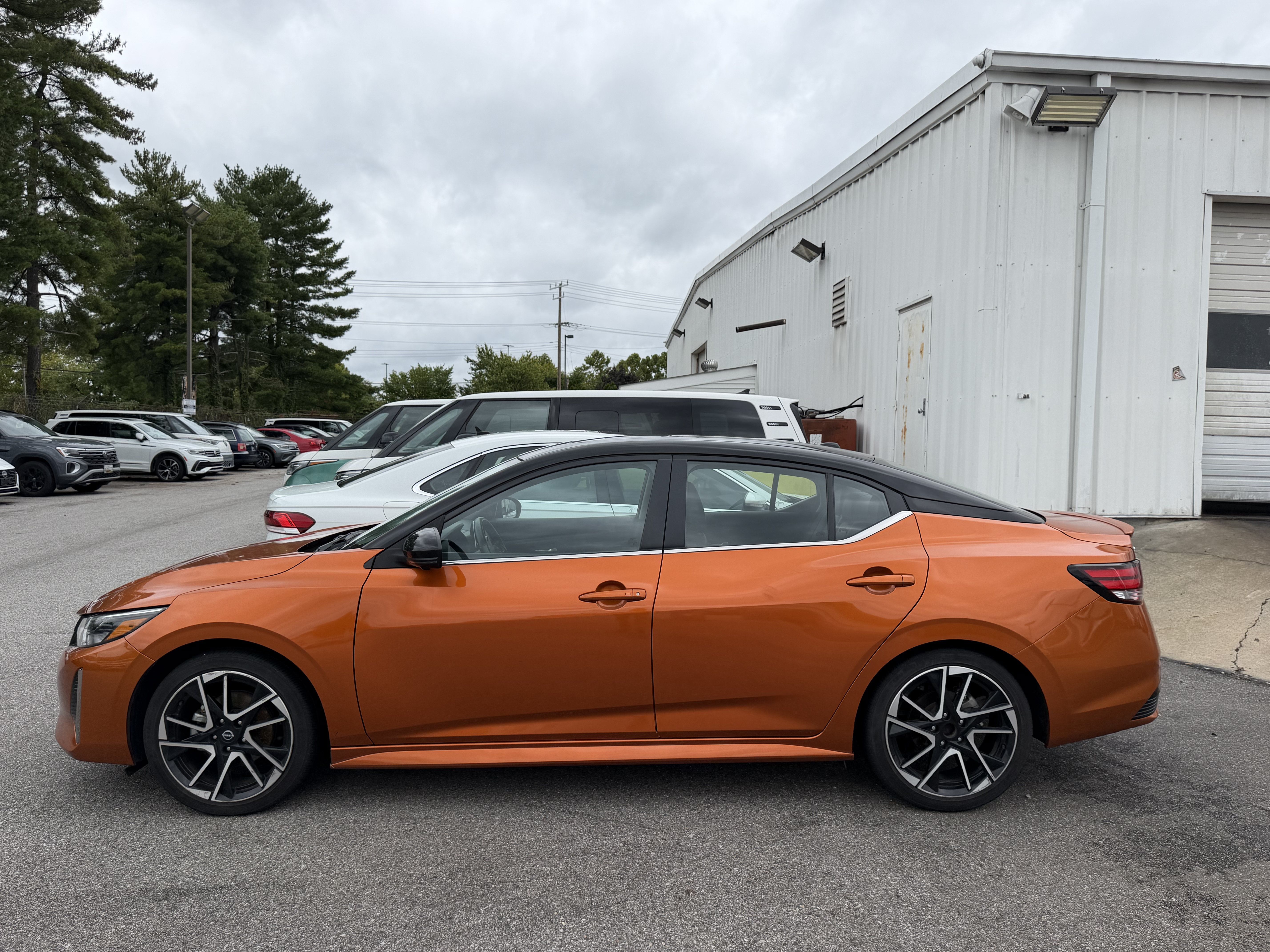 Used 2025 Nissan Sentra SR w/ SR Premium Package FWD image 2