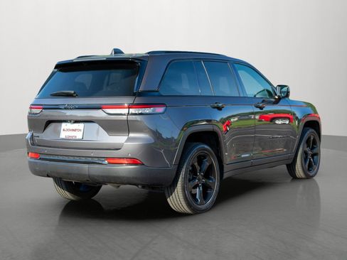 Used 2023 Jeep Grand Cherokee Altitude AWD/4WD image 7