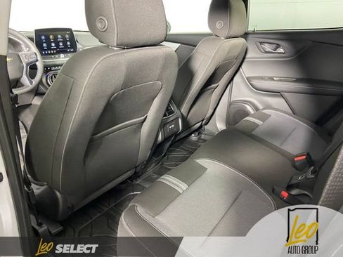 Used 2026 Chevrolet Blazer LT w/ Convenience Package FWD image 17