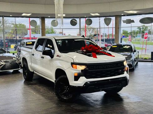 Used 2023 Chevrolet Silverado 1500 Custom Trail Boss AWD/4WD image 3