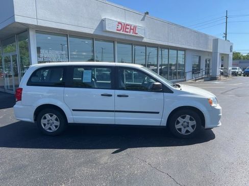 Used 2013 Dodge Grand Caravan American Value Package FWD image 2
