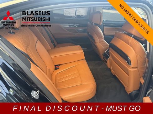 Used 2021 BMW 750i xDrive w/ Executive Package image 49
