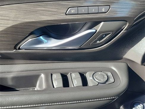 Used 2024 GMC Terrain SLT image 20