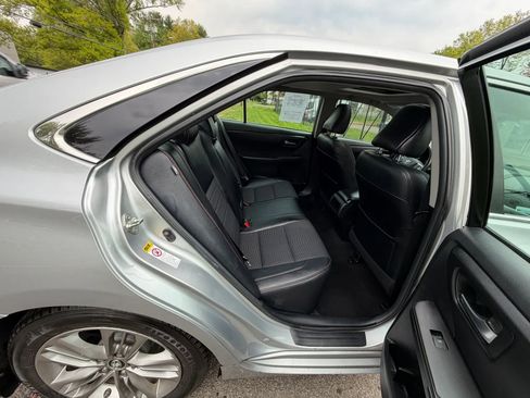 Used 2015 Toyota Camry SE w/ Moonroof Package FWD image 16