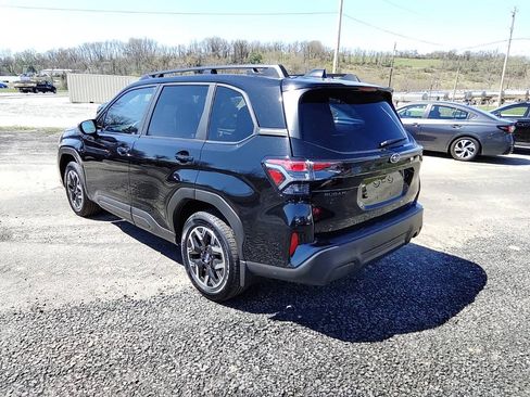 Used 2025 Subaru Forester Premium AWD/4WD image 3
