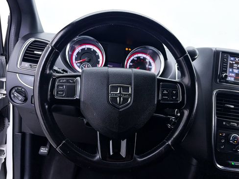 Used 2020 Dodge Grand Caravan SE FWD image 19