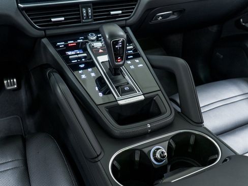 Certified 2020 Porsche Cayenne S image 23