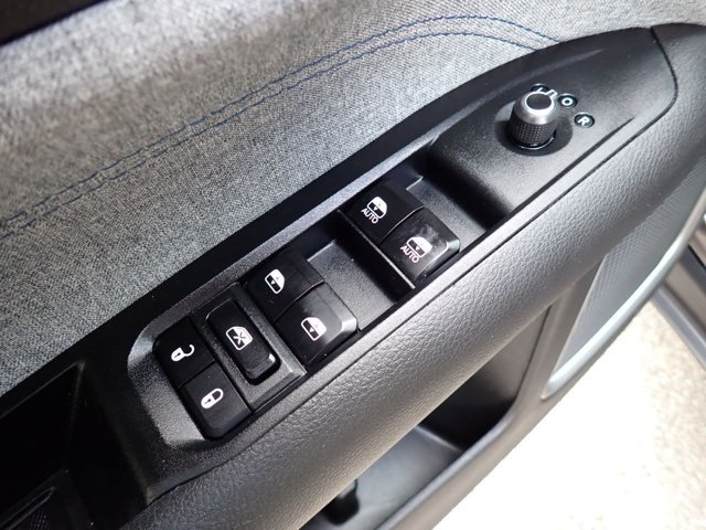 Used 2024 Jeep Compass Latitude AWD/4WD image 13