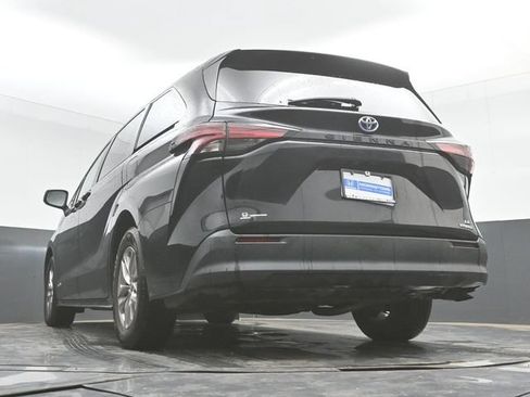 Used 2021 Toyota Sienna LE FWD image 46
