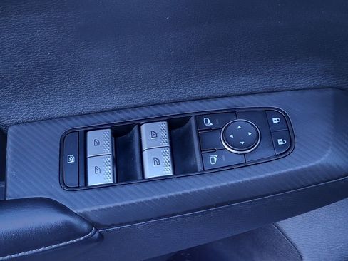 Used 2022 Mitsubishi Outlander SE image 13