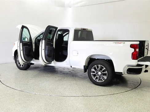 Used 2023 Chevrolet Silverado 1500 LT AWD/4WD image 12