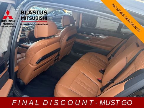 Used 2021 BMW 750i xDrive w/ Executive Package image 42