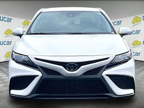 Used 2023 Toyota Camry SE FWD image 3