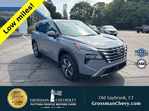 Used 2025 Nissan Rogue SL image 1