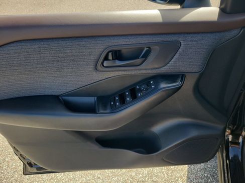 Certified 2023 Nissan Rogue S FWD image 11