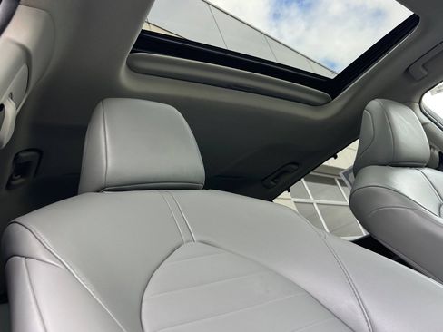 Used 2023 Toyota Highlander XLE AWD/4WD image 18