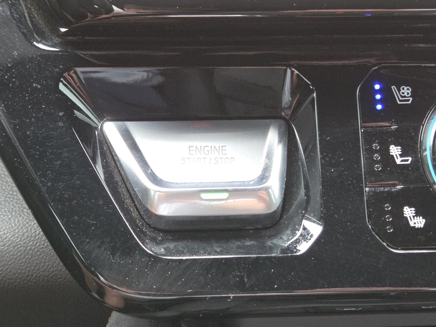 Used 2025 GMC Sierra 1500 AT4 w/ Technology Package AWD/4WD image 13