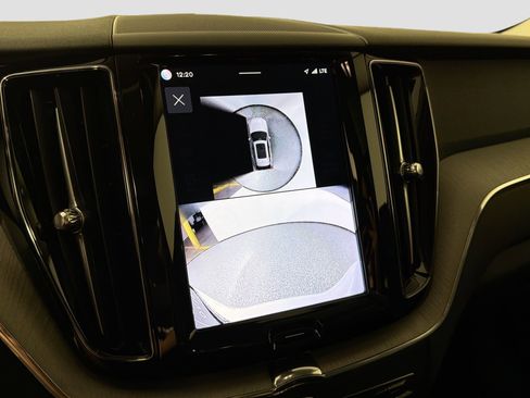 Certified 2025 Volvo XC60 B5 Plus AWD/4WD image 14