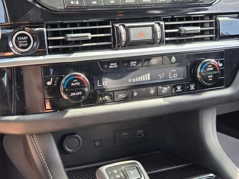 Used 2024 Nissan Pathfinder SL FWD image 22
