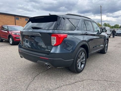 Certified 2022 Ford Explorer XLT w/ Equipment Group 202A AWD/4WD image 4