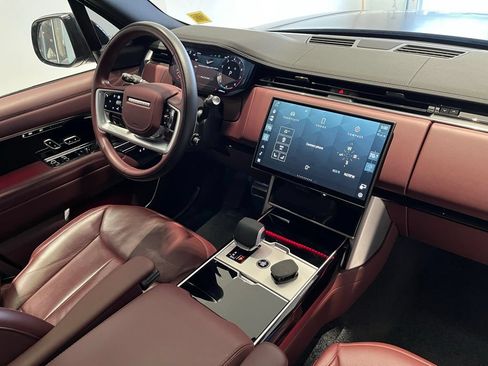 Certified 2025 Land Rover Range Rover SE AWD/4WD image 35