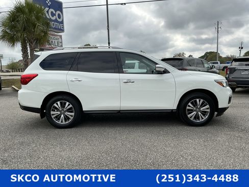 Used 2018 Nissan Pathfinder S image 6