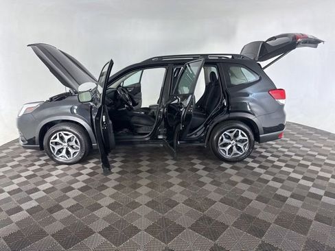 Used 2023 Subaru Forester Premium AWD/4WD image 9