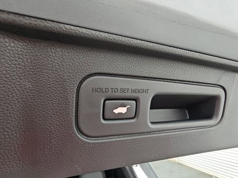 Used 2025 Honda Pilot TrailSport image 34