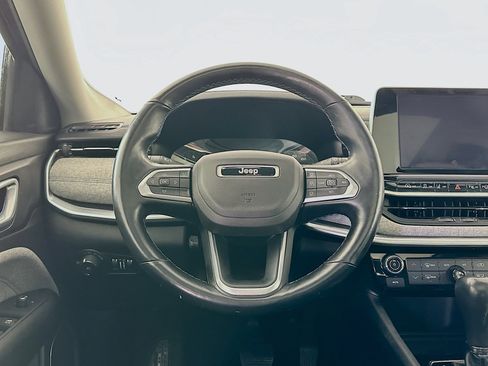 Used 2022 Jeep Compass Latitude w/ Sun and Sound Group image 18