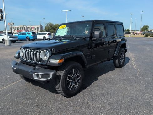 Used 2025 Jeep Wrangler Unlimited Sahara AWD/4WD image 3