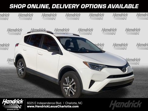 Used 2016 Toyota RAV4 LE image 1