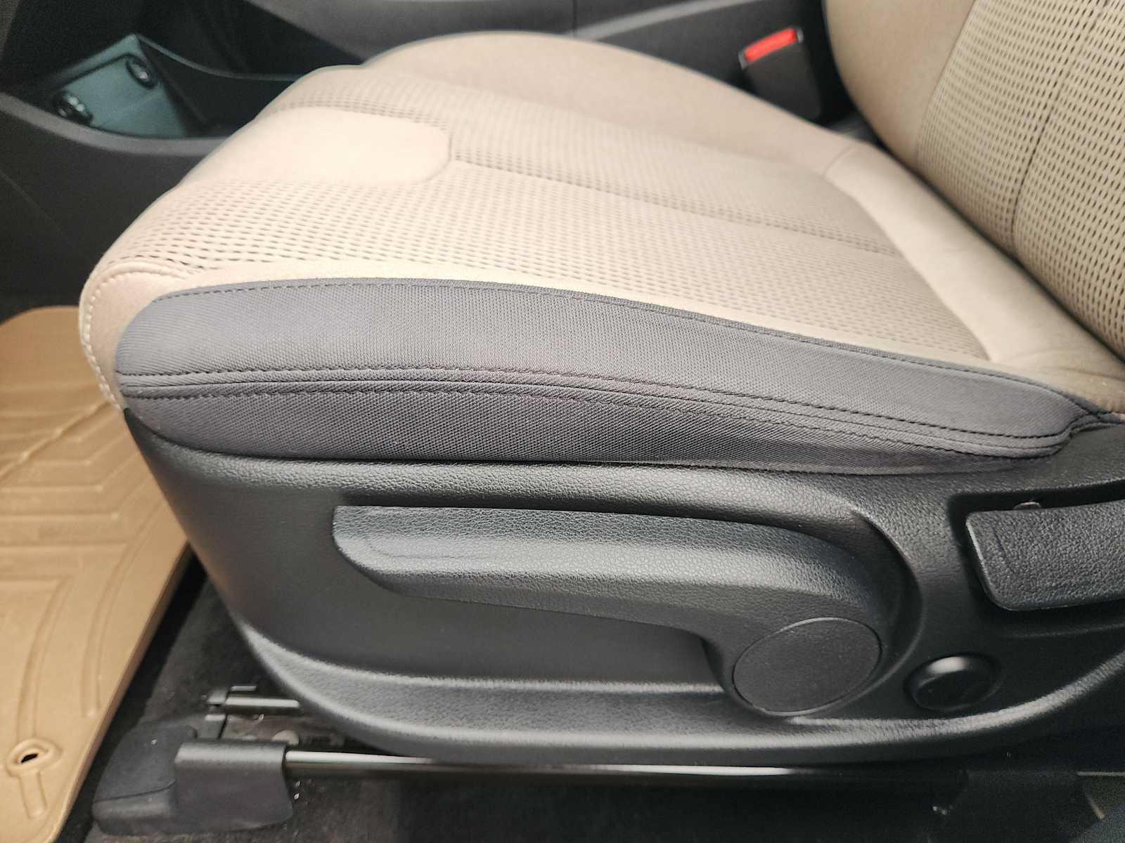 Used 2021 Hyundai Santa Fe SE FWD image 25