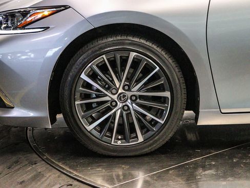 Certified 2025 Lexus ES 350 w/ Premium Package FWD image 9