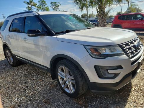 Used 2017 Ford Explorer XLT w/ Equipment Group 202A image 2