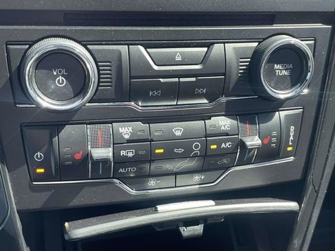 Used 2018 Ford Explorer XLT w/ Equipment Group 202A FWD image 19