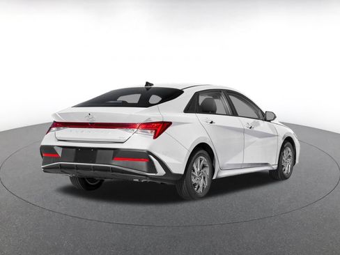 Used 2026 Hyundai Elantra Hybrid FWD image 2